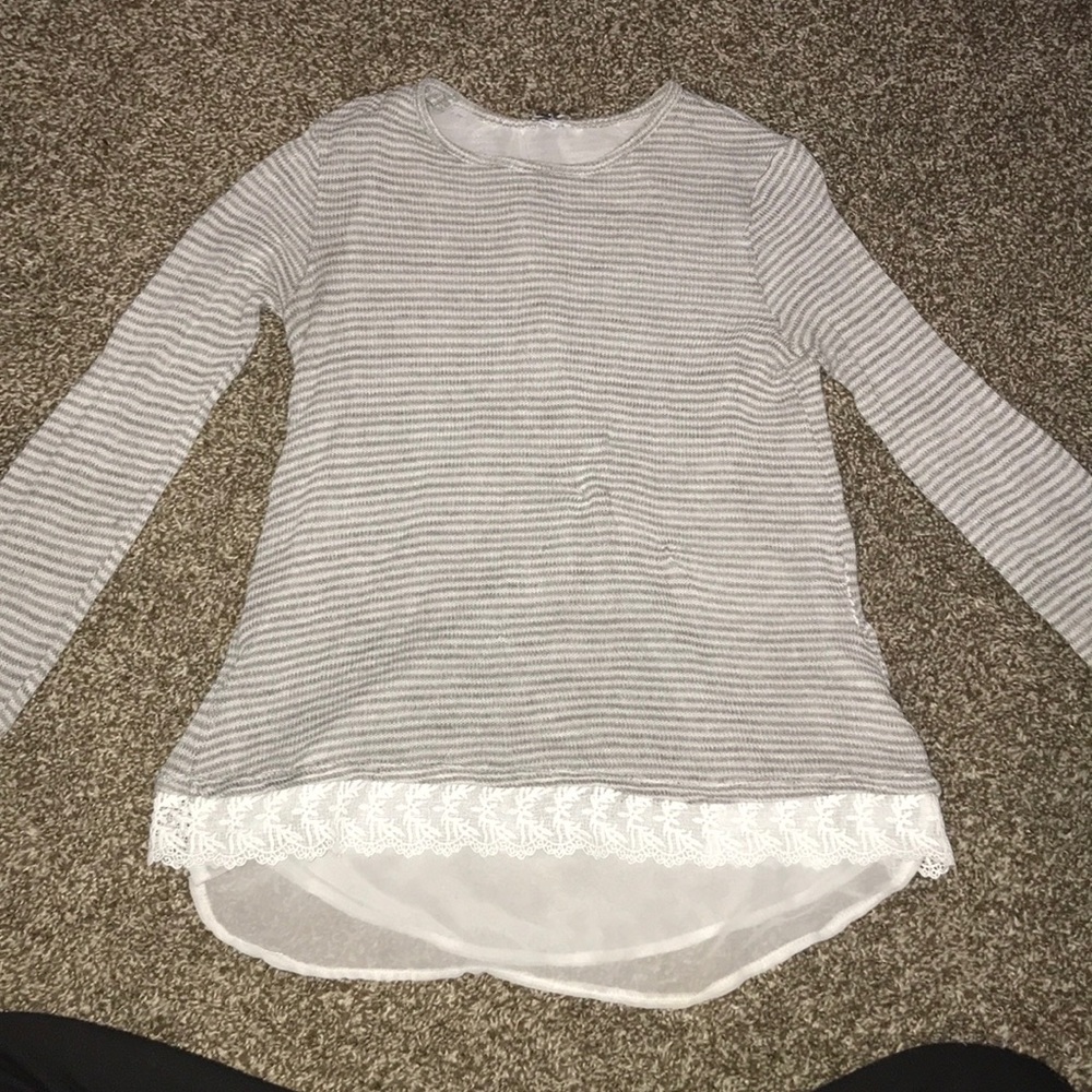 Thin lace long sleeve top